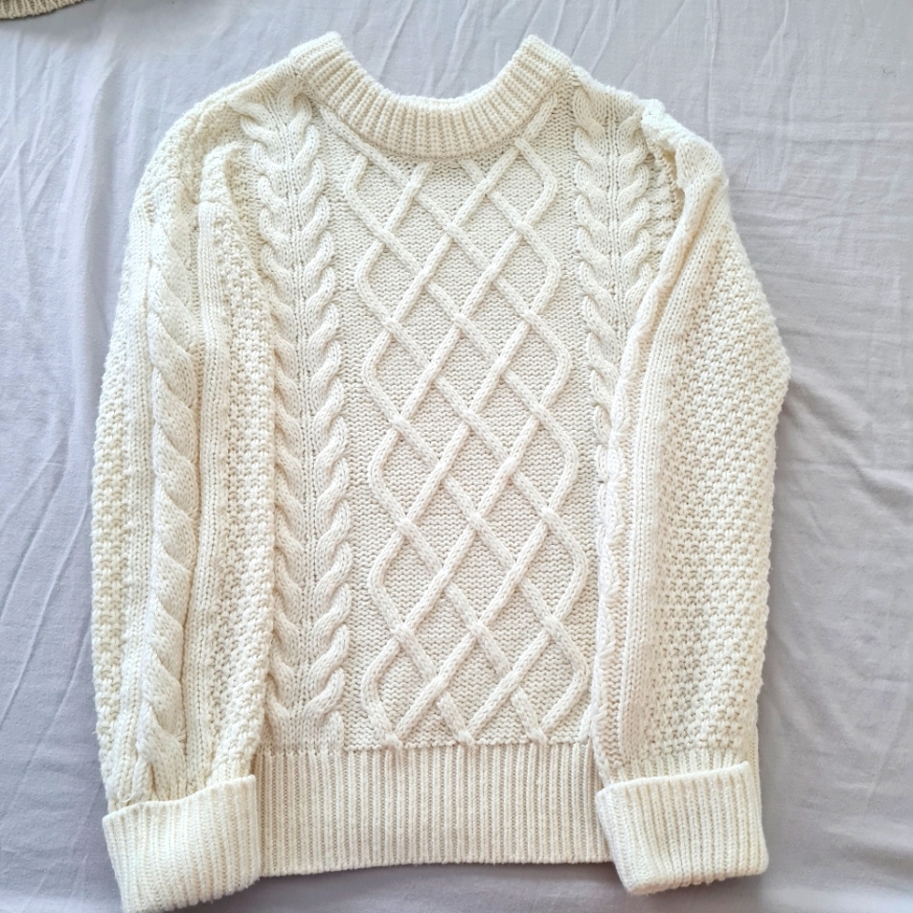 Dreskip white cable knit sweater